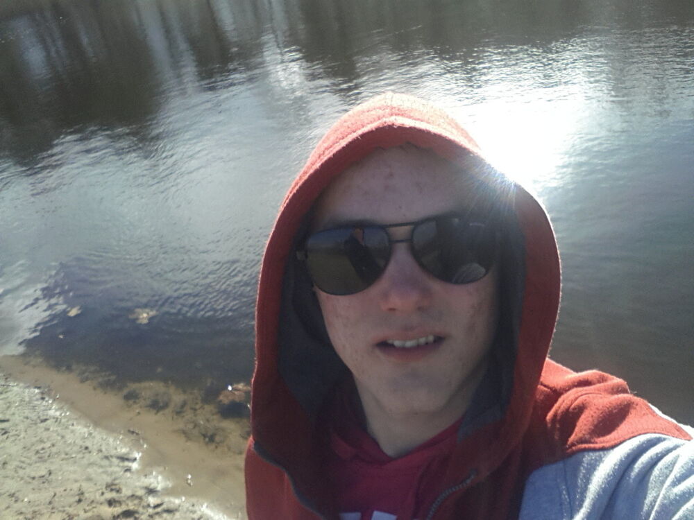  9338122  Aleksandr, 26 ,    