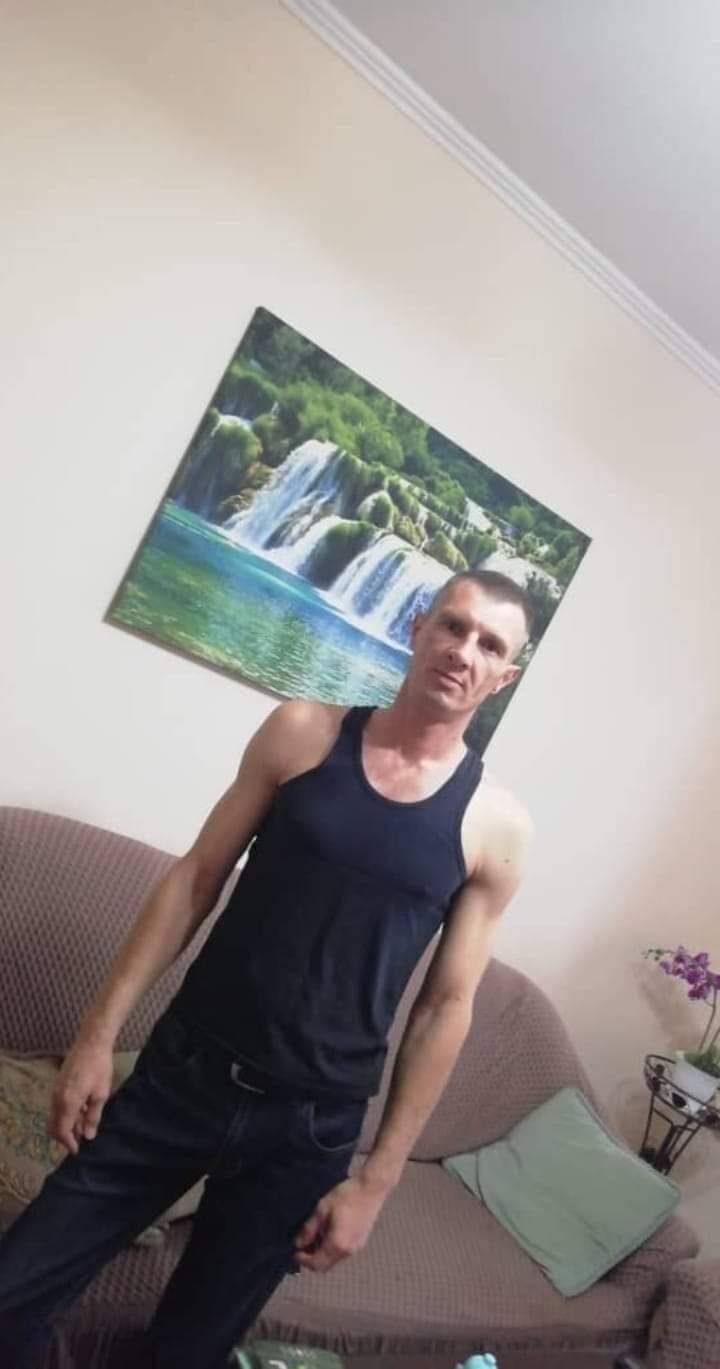  34883322  Cergei, 48 ,    