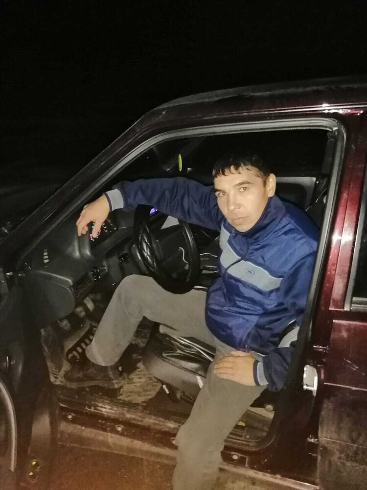 22252572  Michail, 38 ,    