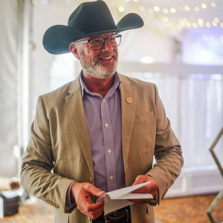  53297612  Michael Wil, 46 ,    