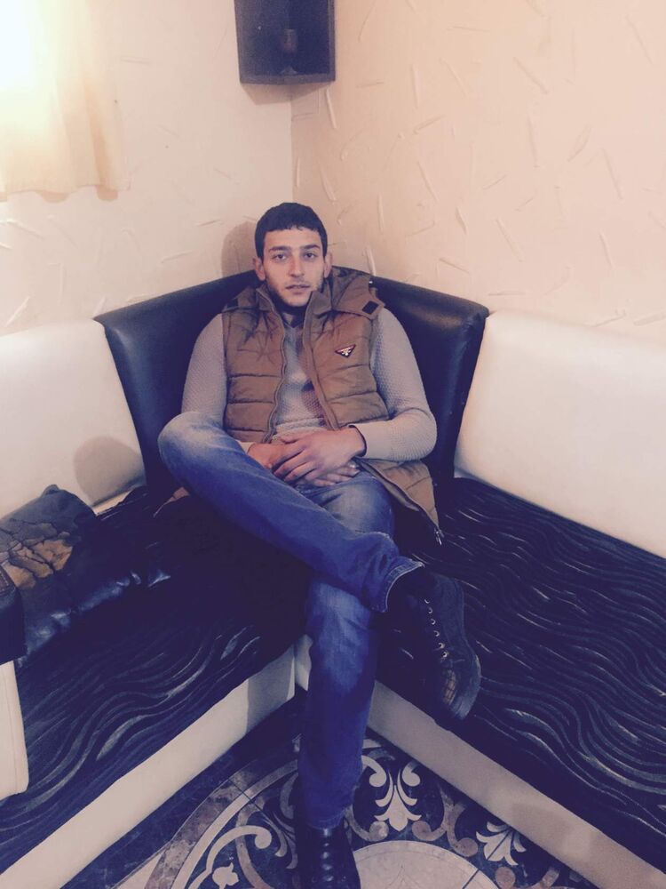  35158232  Harut, 31 ,    