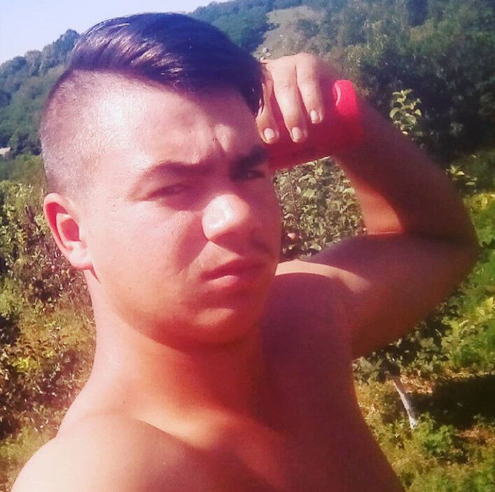  15556652  Ivan, 25 ,    