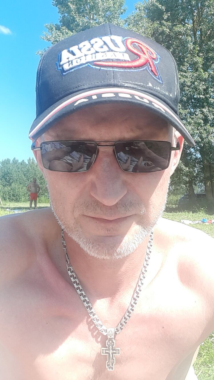  40561832  , 49 ,    