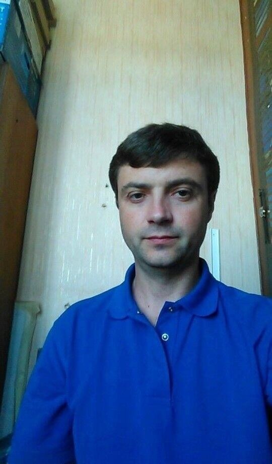  11937992  Viktor, 43 ,    