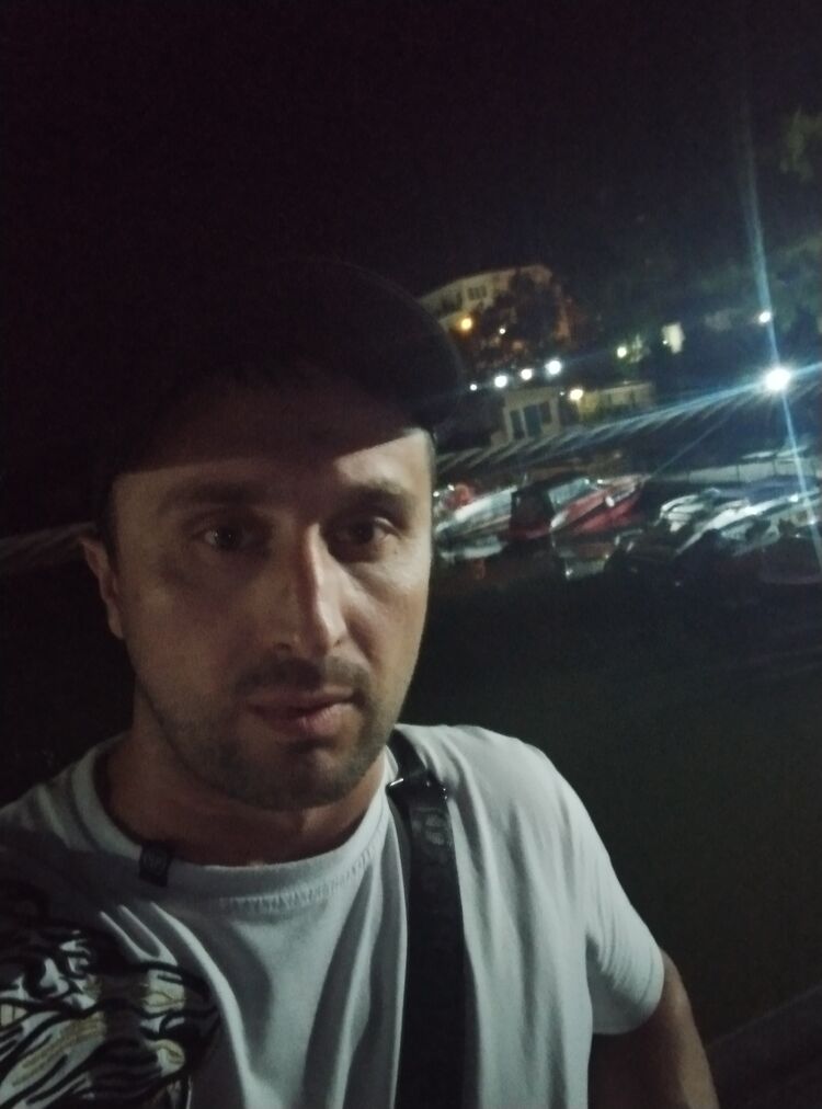  37120522  Alan, 36 ,    