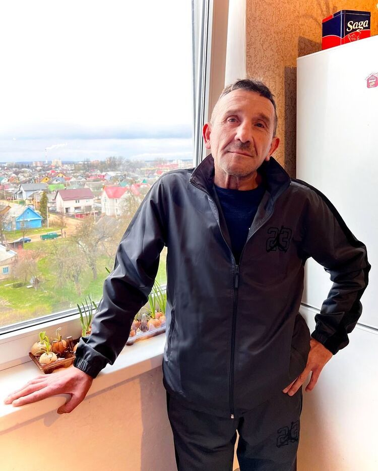  50577142  Mikhail, 65 ,    