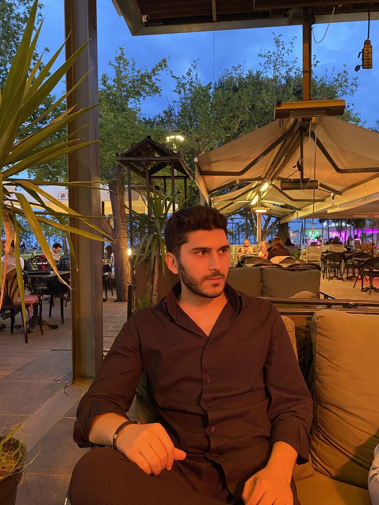  42447422  Yusuf, 26 ,    