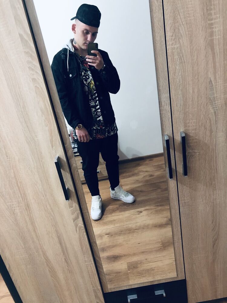  22538932  Vlad, 28 ,    