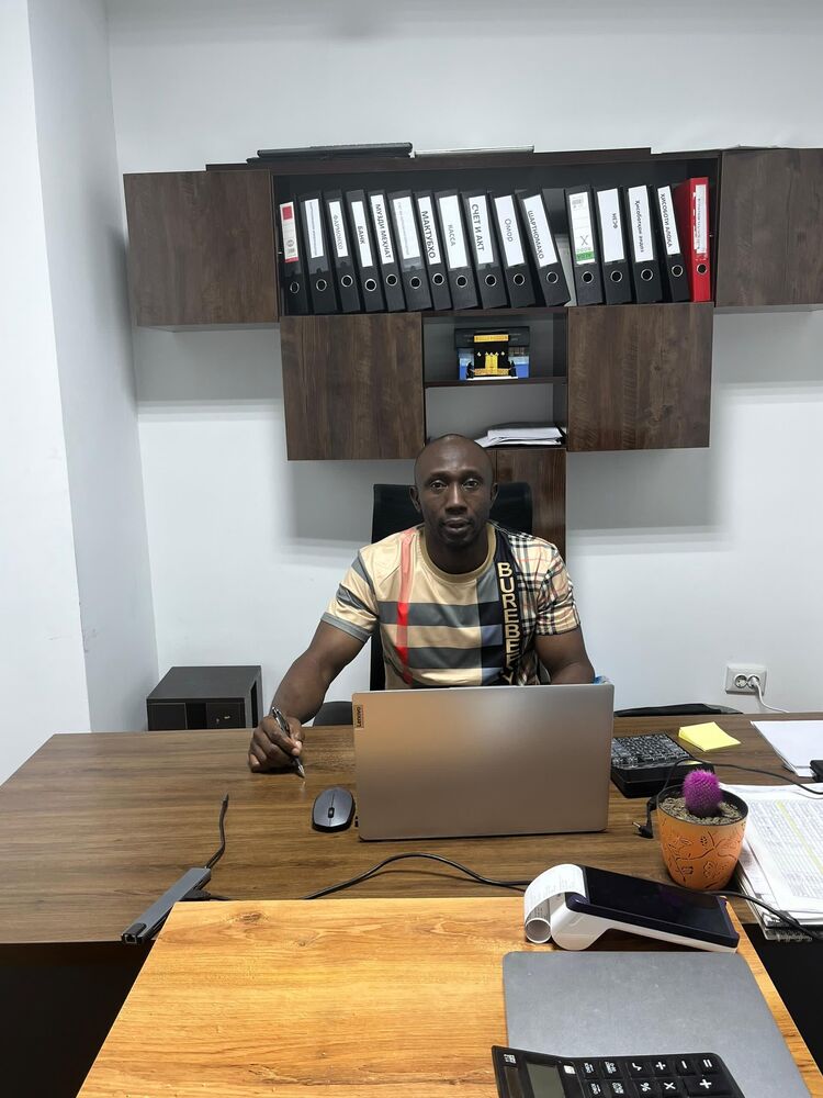  54001322  Victor, 41 ,    