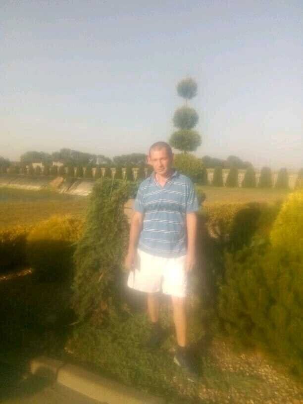  22409492  Misha, 41 ,    
