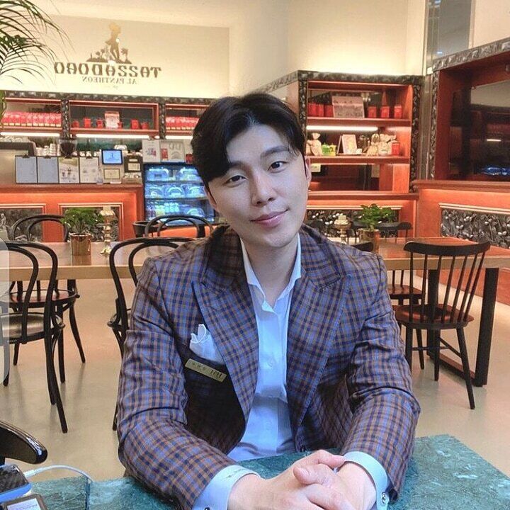  22958252  Chang Don, 49 ,    