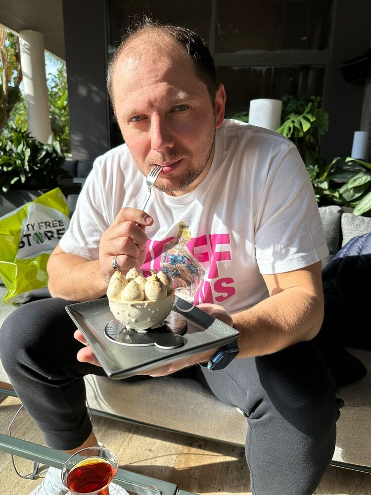  31786082  Yury, 41 ,    