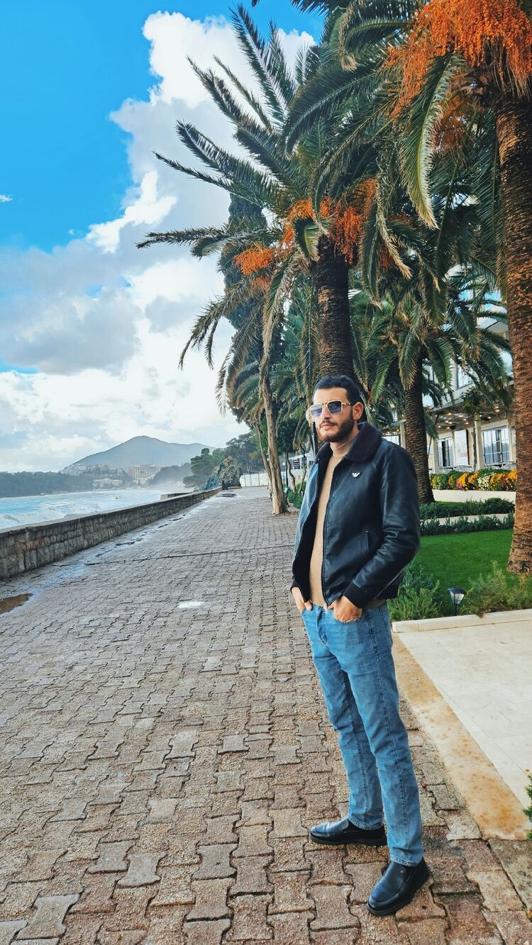  ,   Akow, 30 ,   ,   , c 