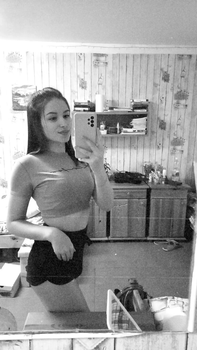  ,   Valeria, 23 ,   ,   