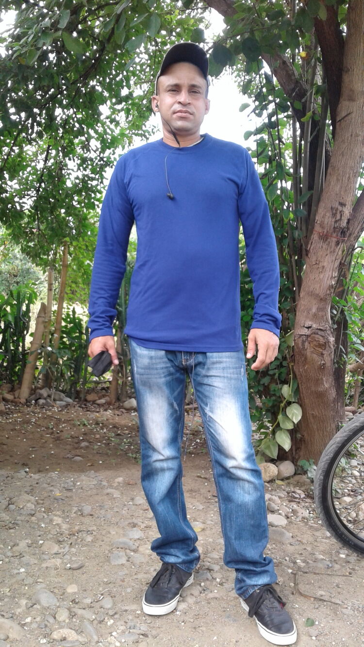  37477662  Yordaniel, 44 ,    