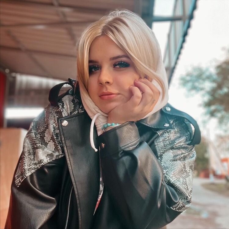  54161592  Vlada, 20 ,    