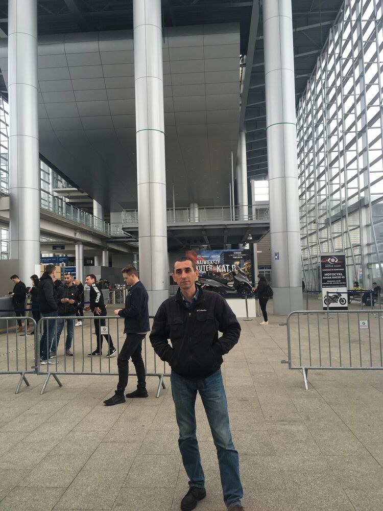 15732202  Alexandr, 44 ,    