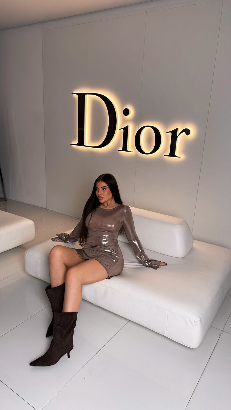  54250942  Julia, 21 ,    Palais-Bourbon