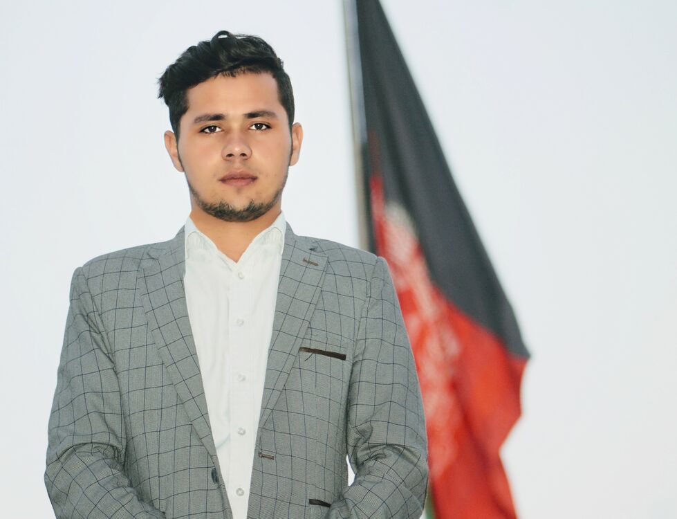  50348652  Es, 22 ,    -