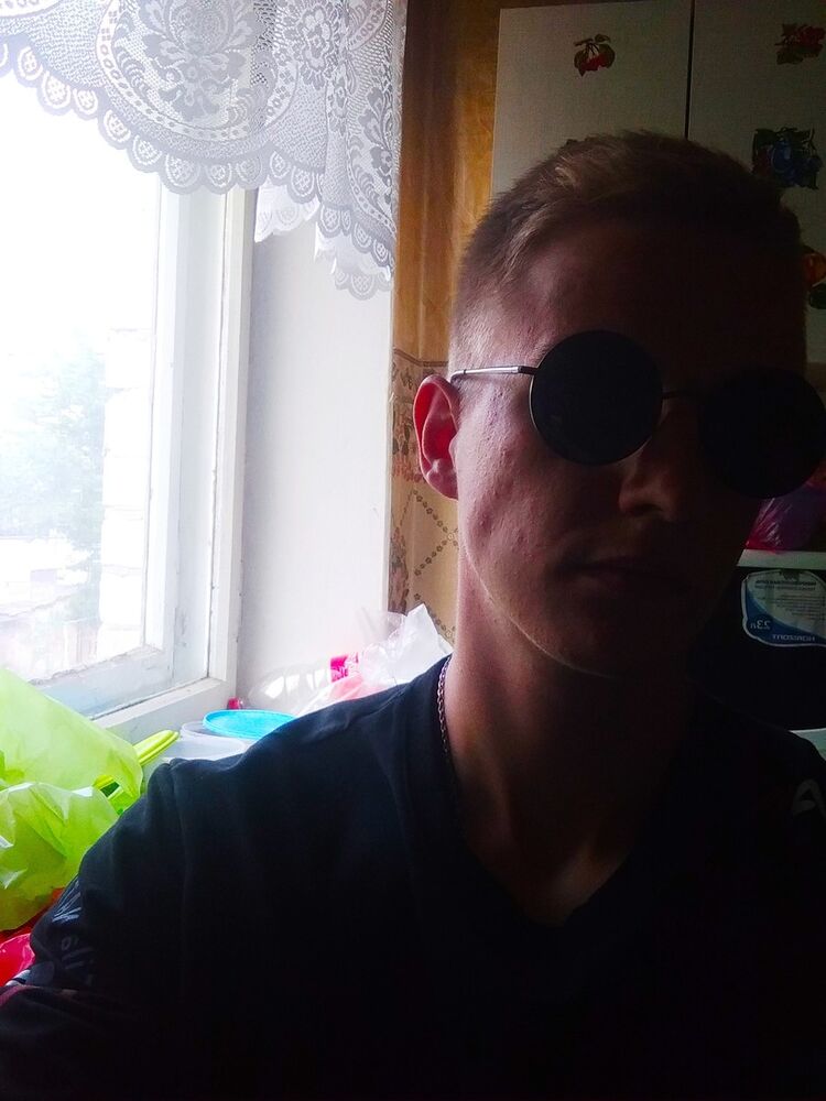  ,   Artem, 25 ,  