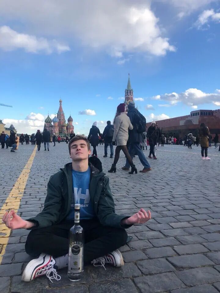  -,   Maxim, 24 ,   ,   , c 