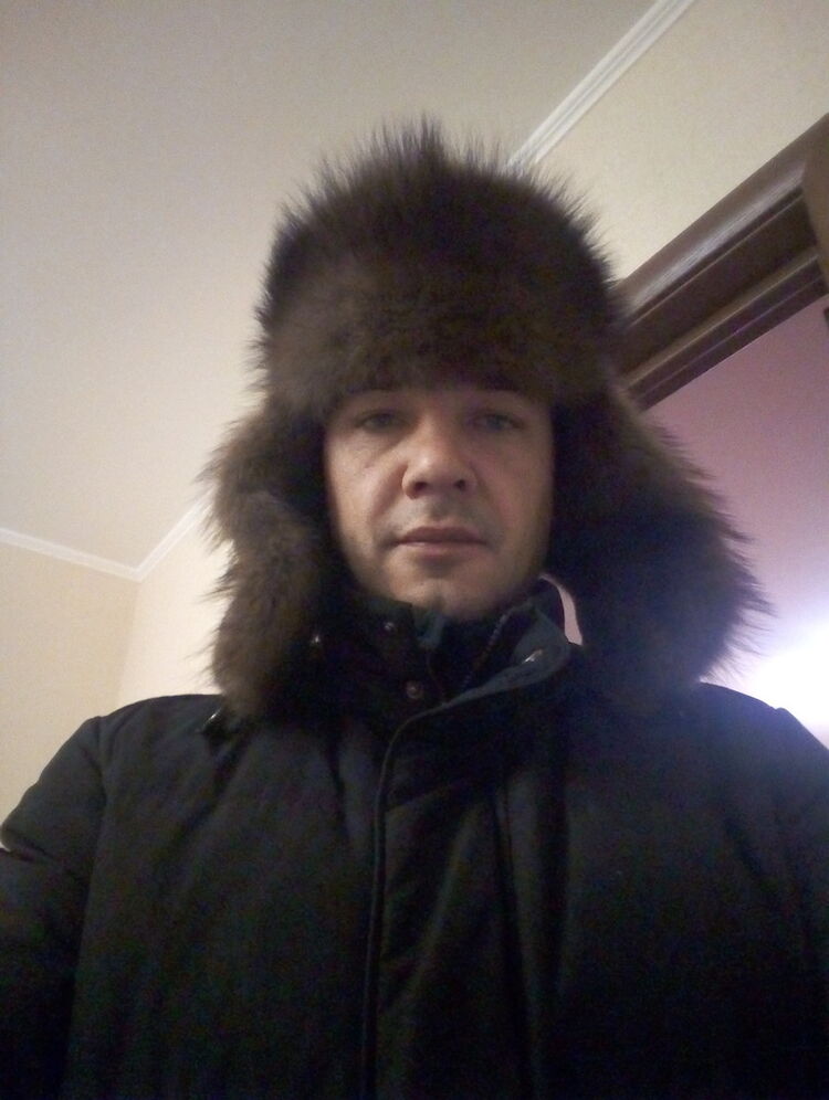 18589532  Timur, 45 ,    
