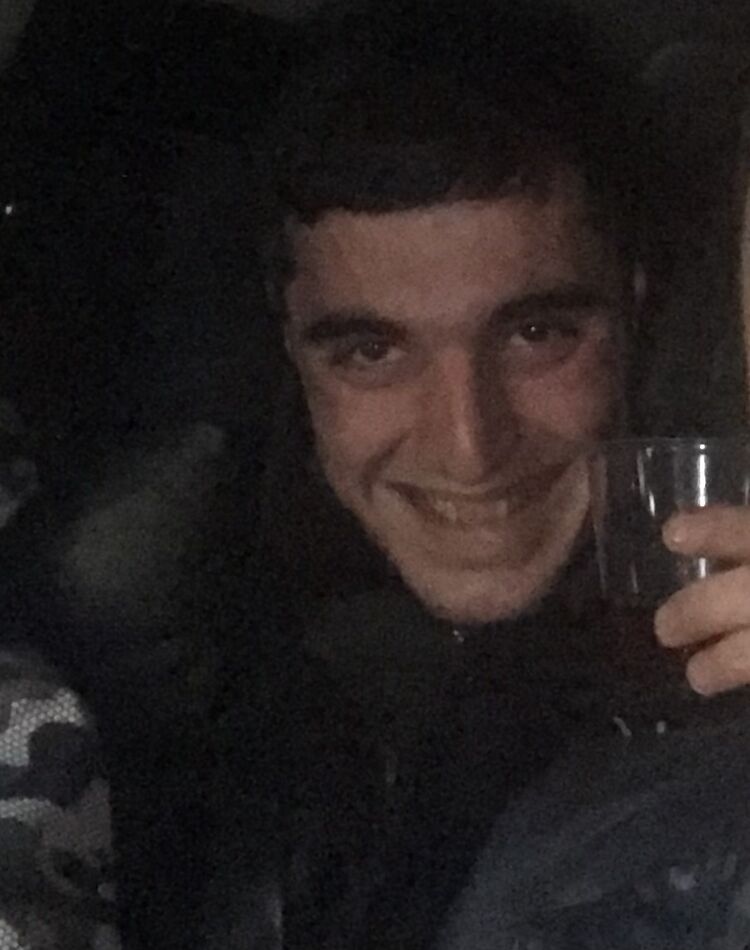  53517432  Vacho, 27 ,    