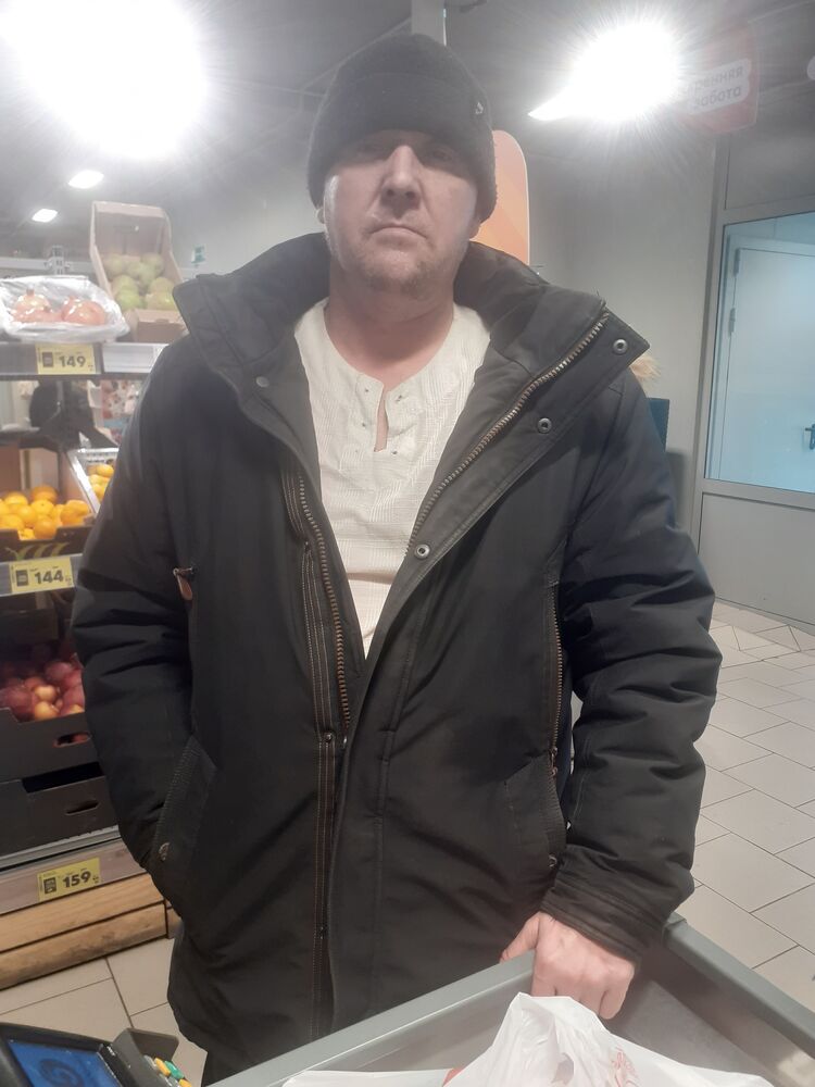  54587132  Denis, 41 ,    