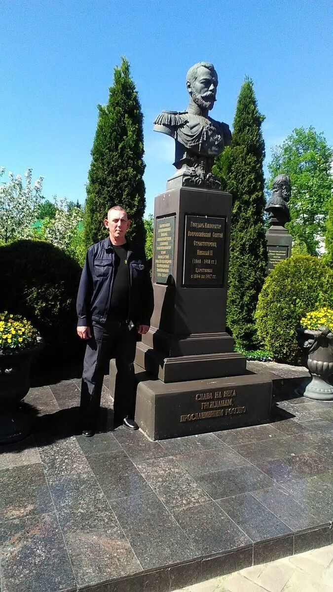  18811562  Andrej, 55 ,    