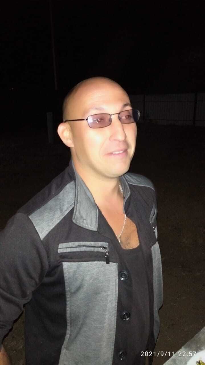  24424742  Alexander, 38 ,    -