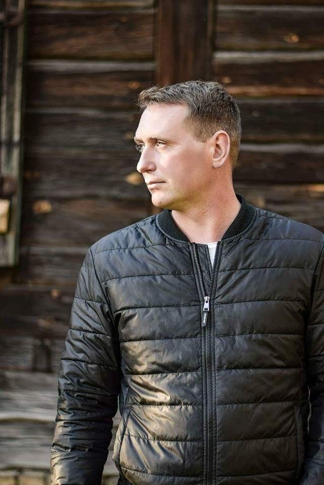  ,   Algis, 37 ,   ,   , c 