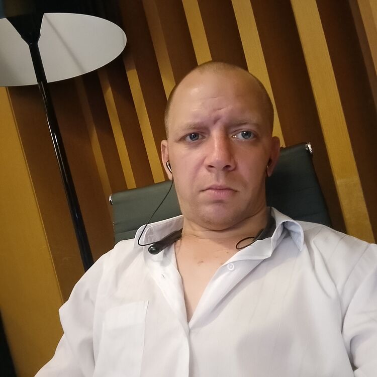  44655882  Host, 37 ,    