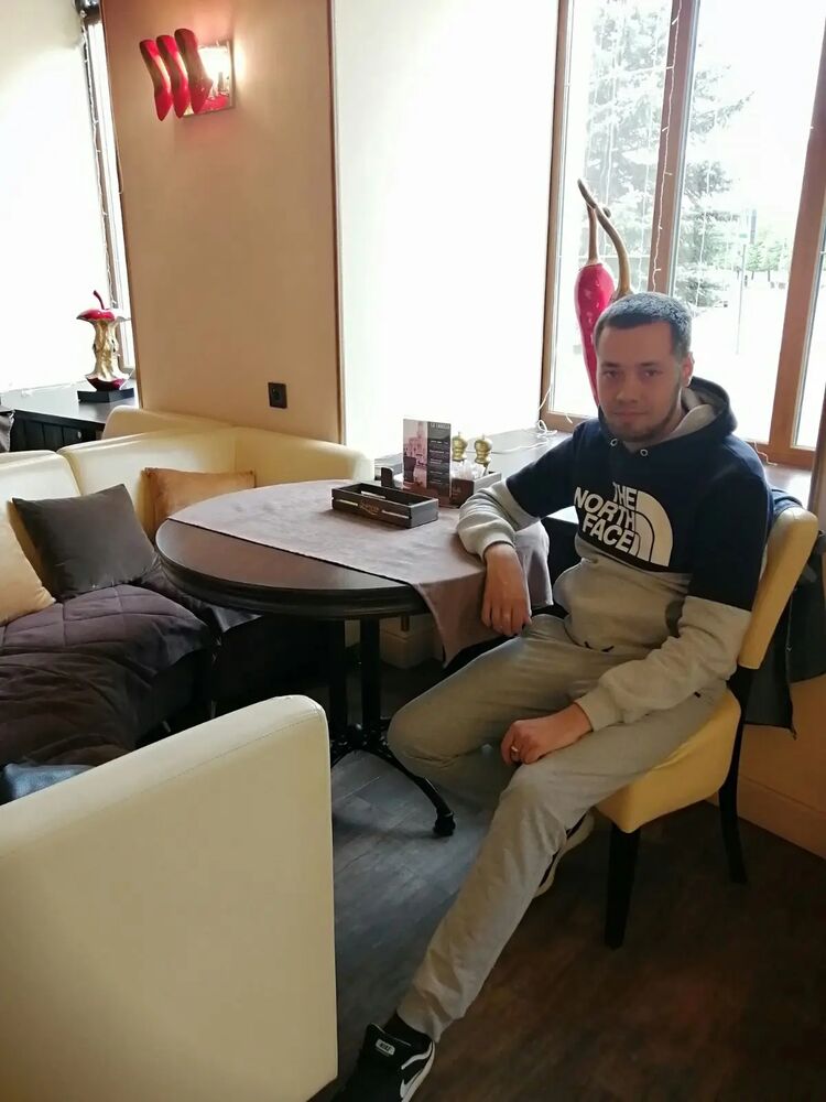  48695422  Viktor, 35 ,    