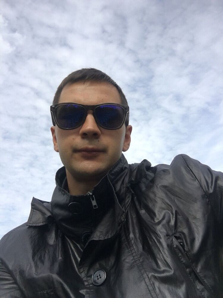  22019292  Ruslan, 34 ,    Simonshaven