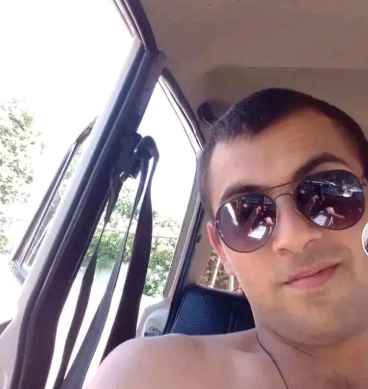  51058992  Arsen, 27 ,    