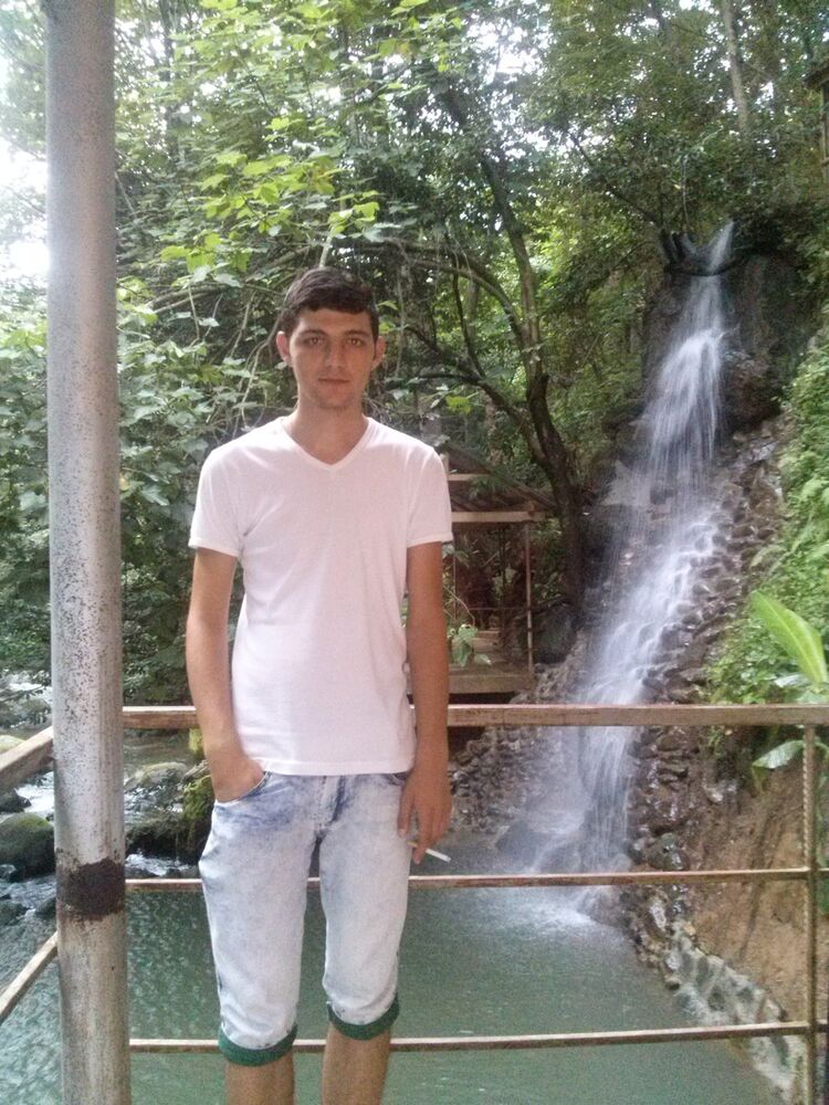  9563542  Lasha, 29 ,    