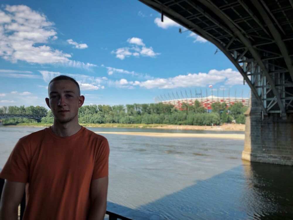  36851442  Rostyslav, 24 ,    