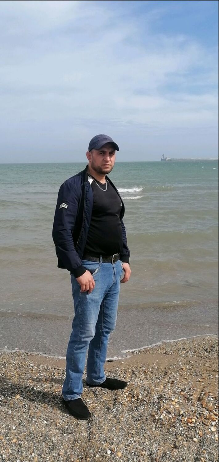  38036412  Malik, 40 ,    -