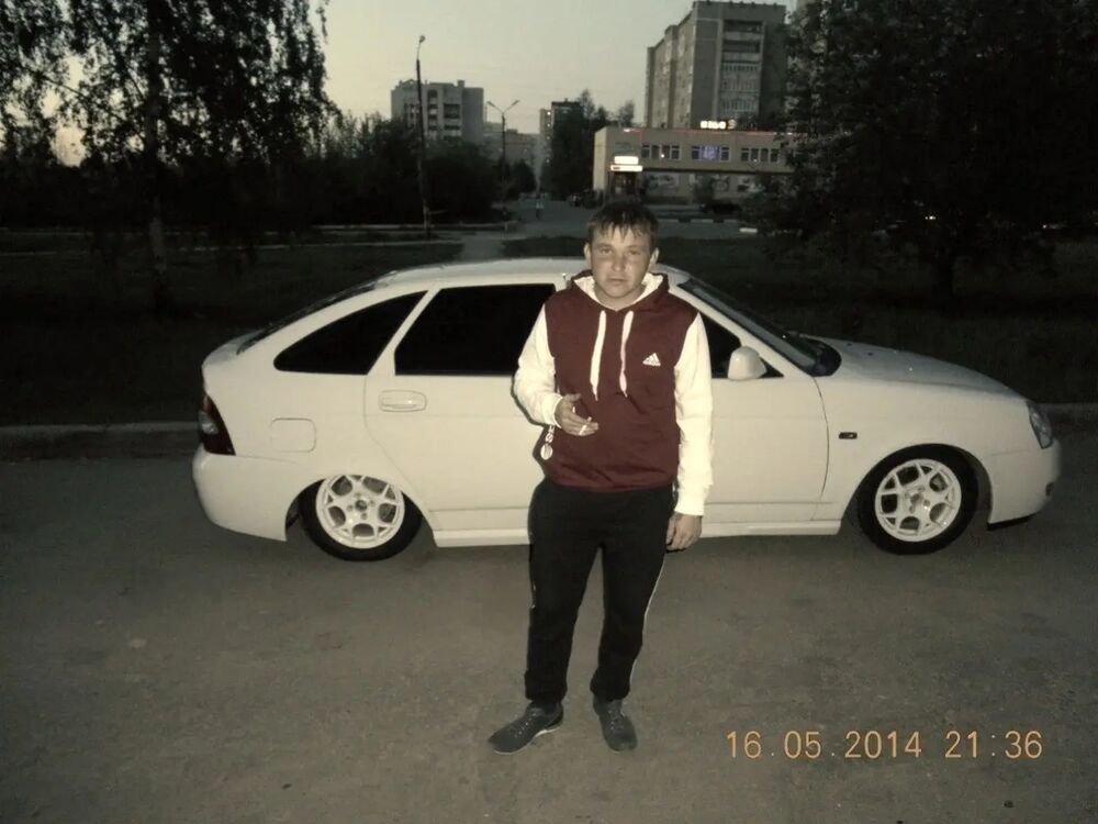  38401292  Viktor, 36 ,    