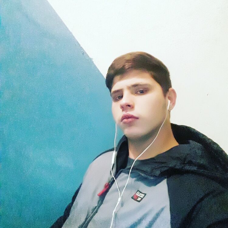  18725712  Mukola, 24 ,    