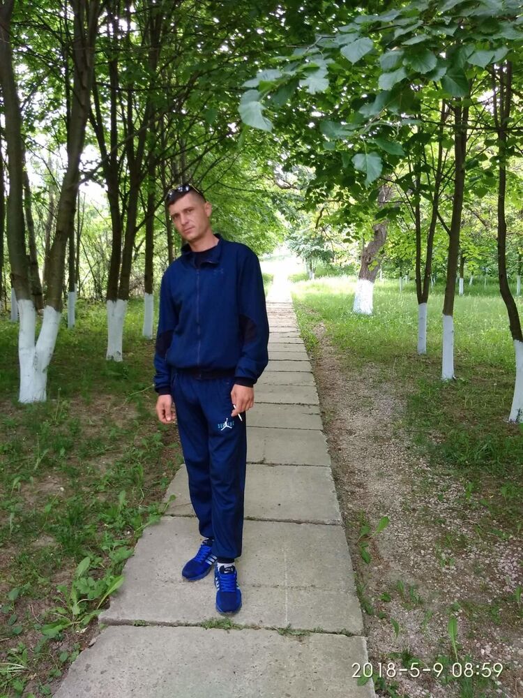  37244322  Serghei, 36 ,    