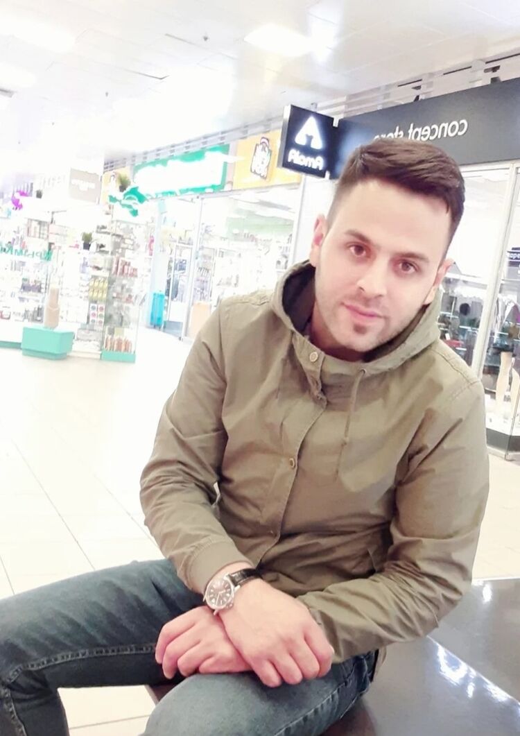  30200742  RuslaN, 38 ,    