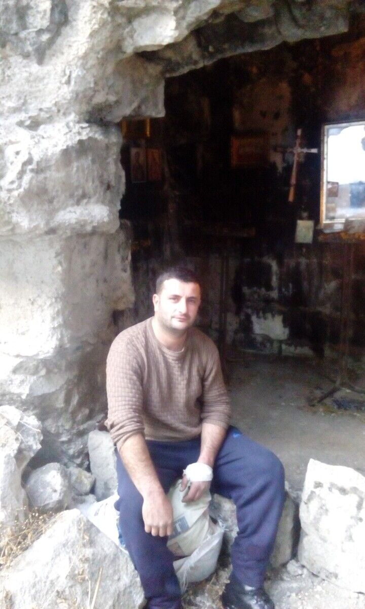  21447012  Artur, 36 ,    