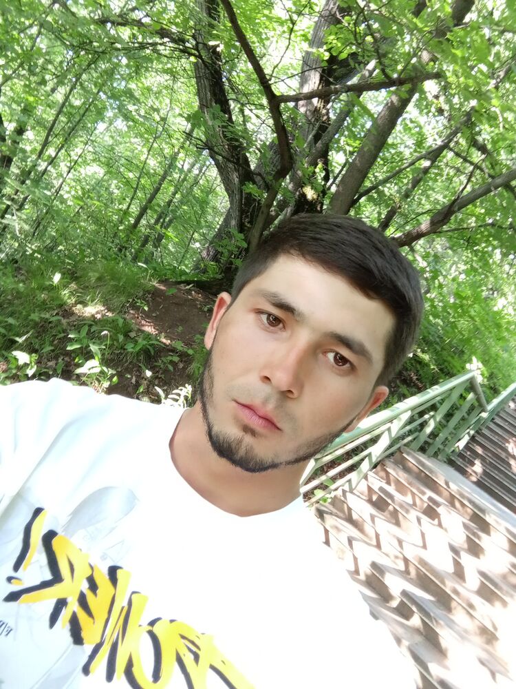 37898012  Akbarali, 28 ,    