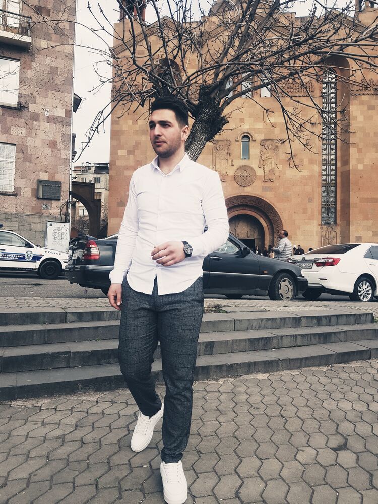  22606552  Narek, 27 ,    