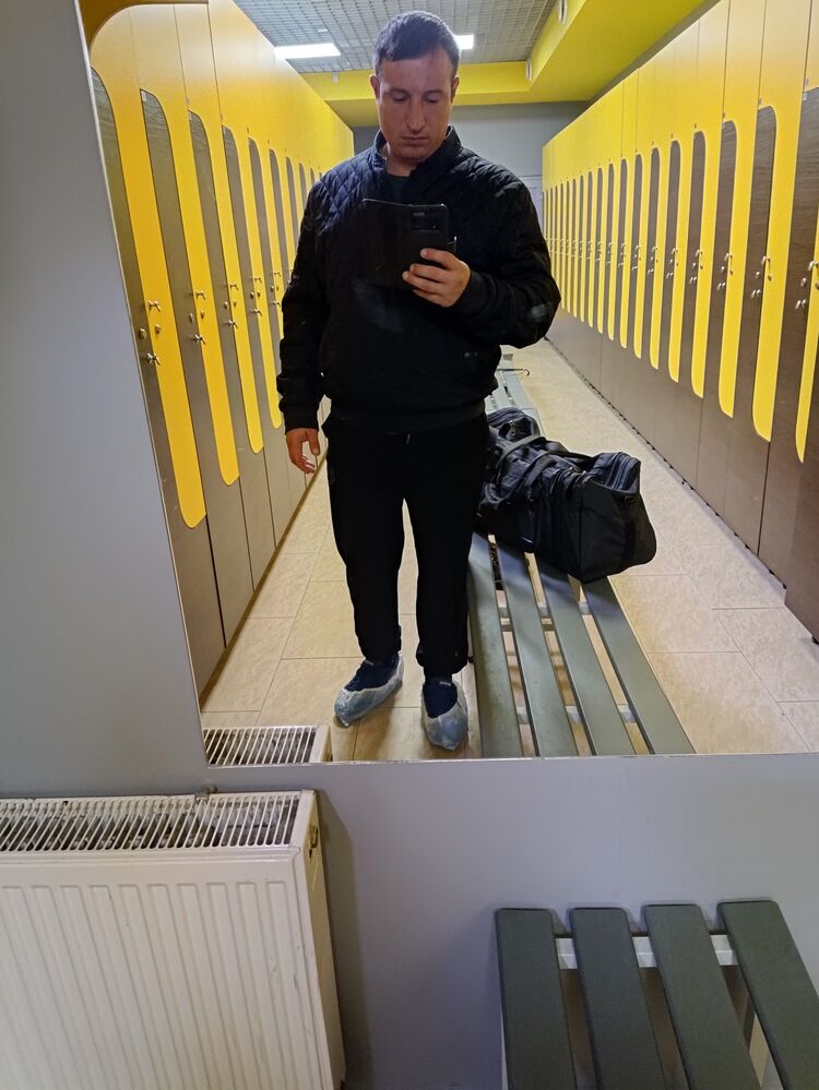  46703932  , 33 ,    
