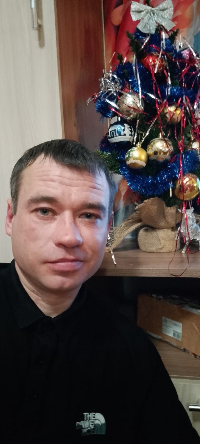  41166382  Viktor, 35 ,    