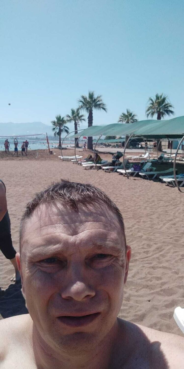  23275332  Ghena, 49 ,    
