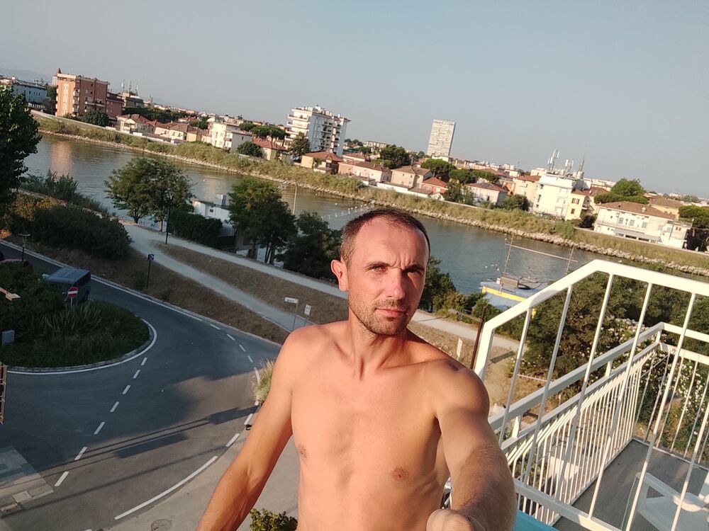  44954282  Denic, 37 ,    