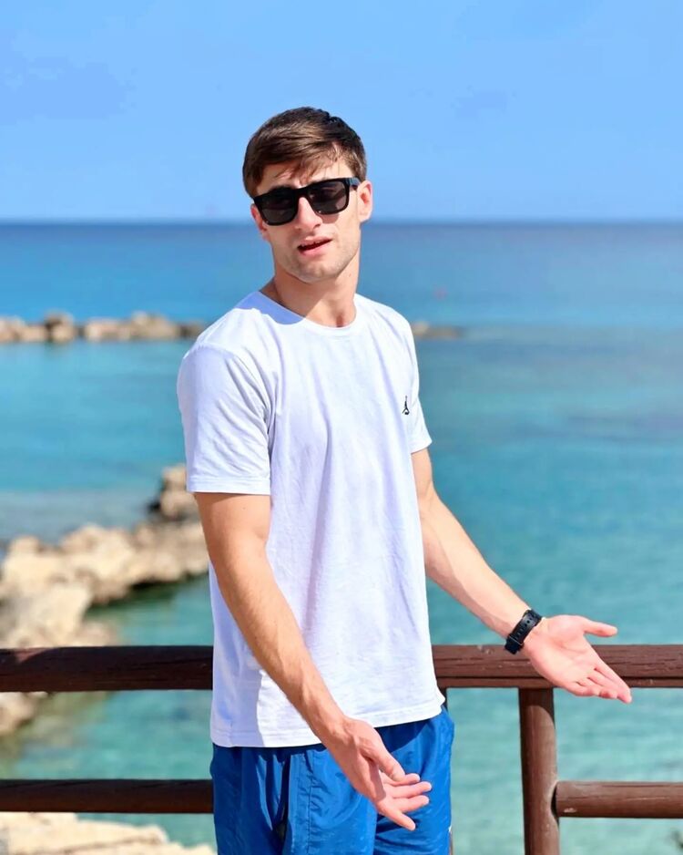  48319992  Aram, 25 ,    